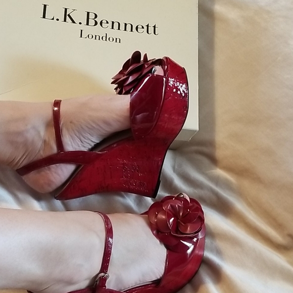 L.K.Bennett red edges floral shoe size 8-8 1/2 - Picture 1 of 11